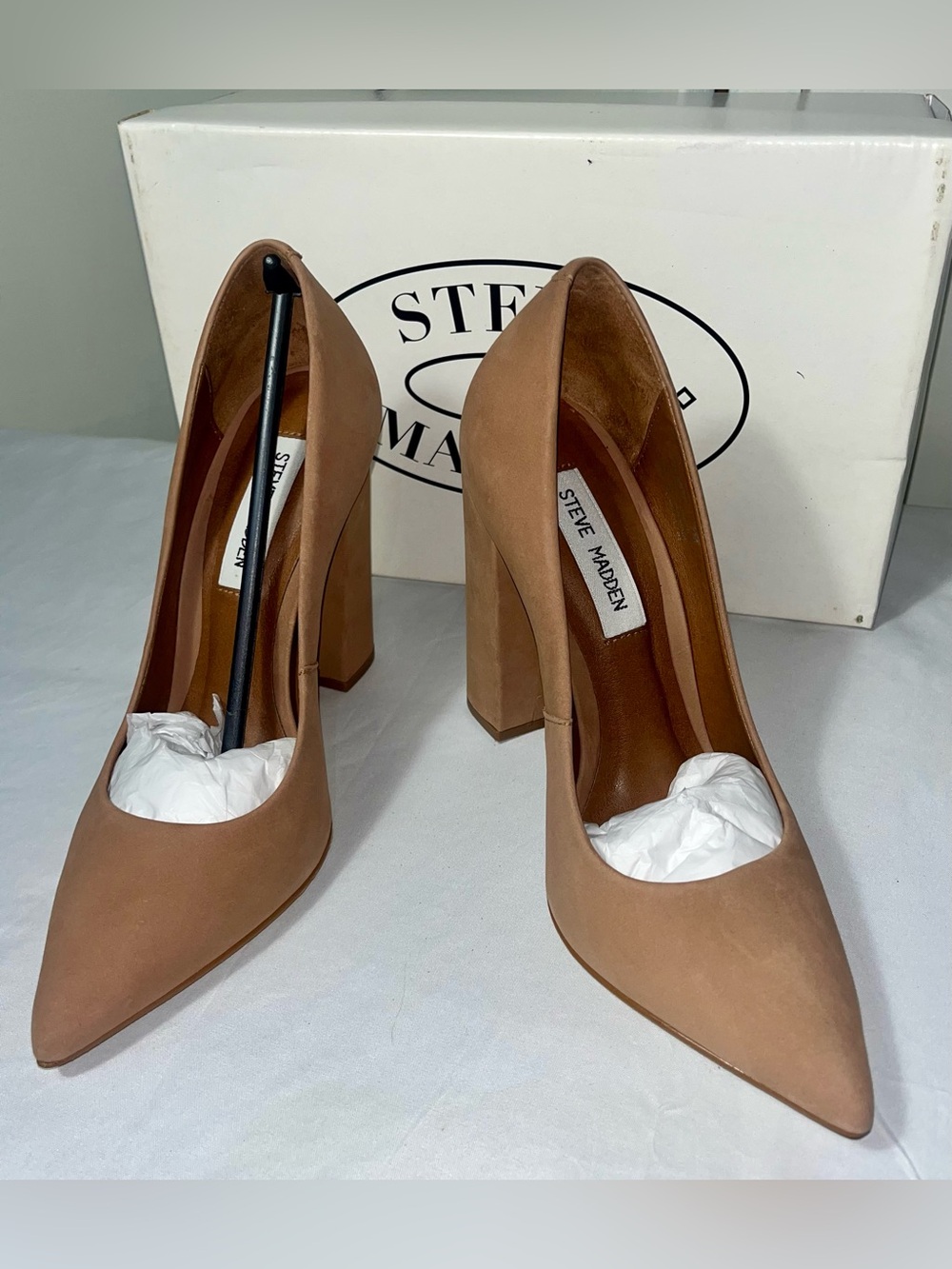Steve Madden Women's Sz 7 Tan Nubuck Pointed Toe Block Heel Pumps